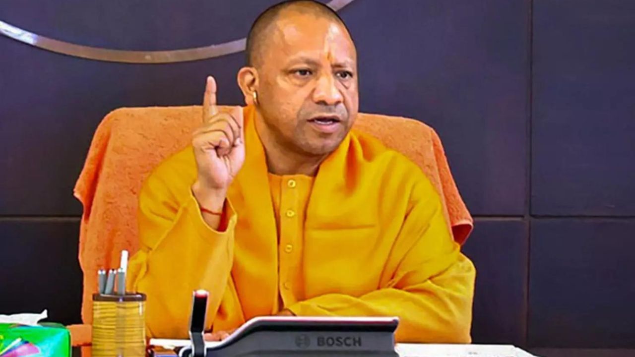 CM Yogi की कार्रवाई जारी, चित्रकूट में लापरवाह अधिकारियों के खिलाफ निलंबन और अनुशासनात्मक कार्रवाई