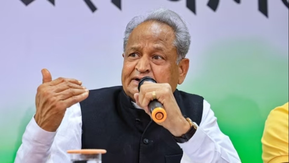 Rajasthan के Ashok Gehlot ने Jal Jeevan मिशन से संबंधित छापेमारी के लिए केंद्र की आलोचना की