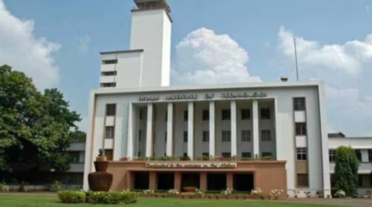 सफेद kurta, साड़ी और साधारण आभूषण: IIT-Kharagpur दीक्षांत समारोह dress code