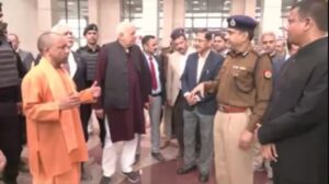 Yogi Adityanath ने PM Modi के उद्घाटन और रोड शो से पहले Ayodhya हवाई अड्डे का निरीक्षण किया