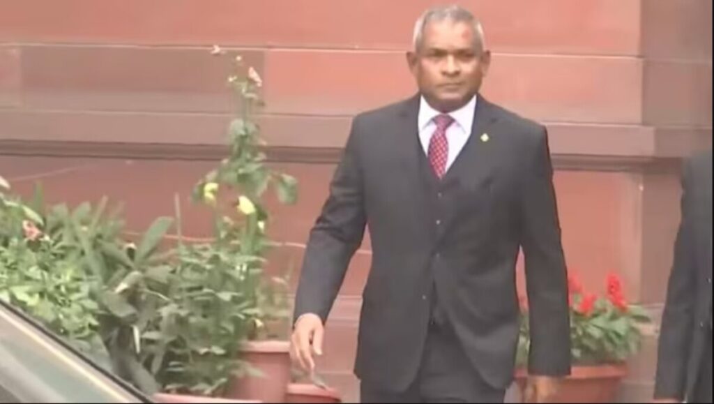 मालदीव के मंत्रियों द्वारा PM Modi पर अपमानजनक टिप्पणियों को लेकर विवाद के बीच मालदीव के दूत ने विदेश मंत्रालय का दौरा किया