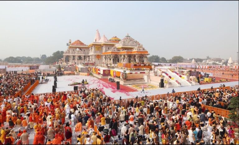 राम मंदिर में RamLala की प्राण प्रतिष्ठा होते ही अयोध्या भक्ति से गूंज उठी