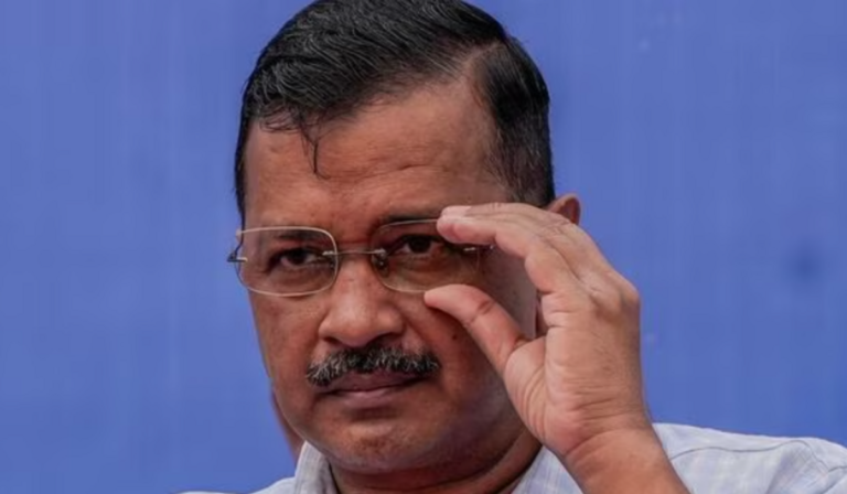 Arvind Kejriwal: गोरखपुर में Kejriwal की गिरफ्तारी का विरोध, पुलिस ने पहले दी वॉर्निंग- नहीं मानने पर लिया ये एक्शन