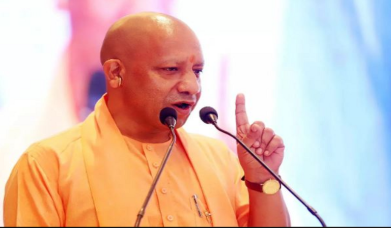 Uttar Pradesh: मुख्यमंत्री Yogi ने कहा, Congress के संविधान को दबाने का इतिहास है - आरक्षण में उलझन नहीं होने देंगे