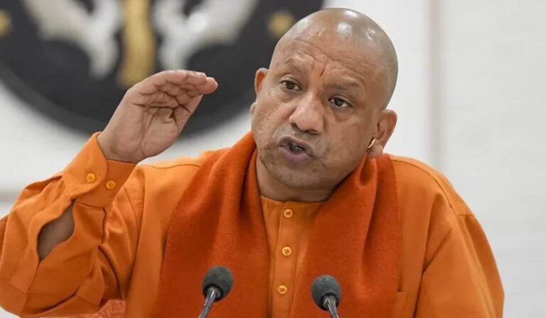 CM Yogi: अनुमति बिना चल रही अवैध बसों पर सख्त योगी, उन्नाव बस हादसे पर मुख्यमंत्री ने अधिकारियों को दी चेतावनी