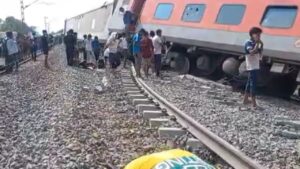 Train Accident: गोंडा में चंडीगढ़ से दिब्रुगढ़ की ओर जा रही ट्रेन 15904 का पलटन, चार की मौत, यात्रियों ने बयां की अपनी अभिगम्यता