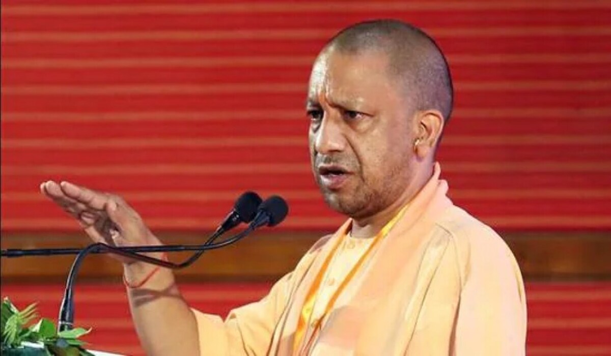 CM Yogi: अनुमति बिना चल रही अवैध बसों पर सख्त योगी, उन्नाव बस हादसे पर मुख्यमंत्री ने अधिकारियों को दी चेतावनी