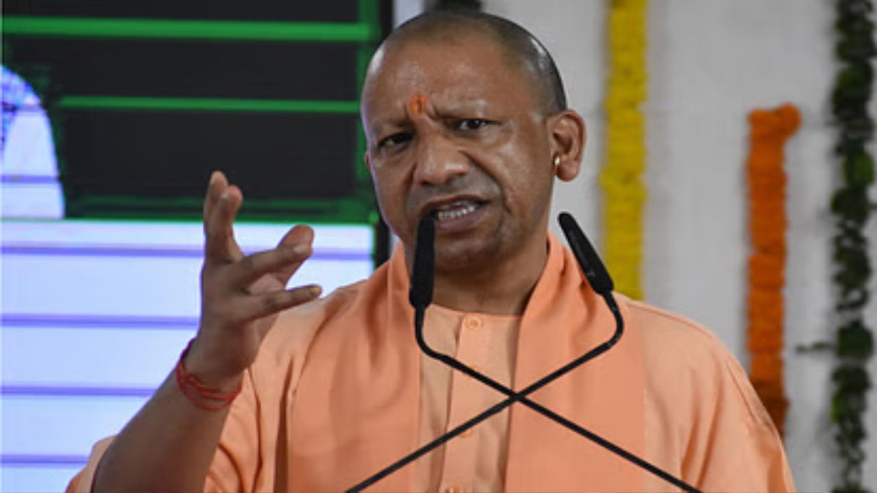 CM Yogi: गोंडा में 13 विभागों की समीक्षा करेंगे, बाढ़ नियंत्रण रहेगा प्रमुख मुद्दा, 27 जनप्रतिनिधि होंगे शामिल