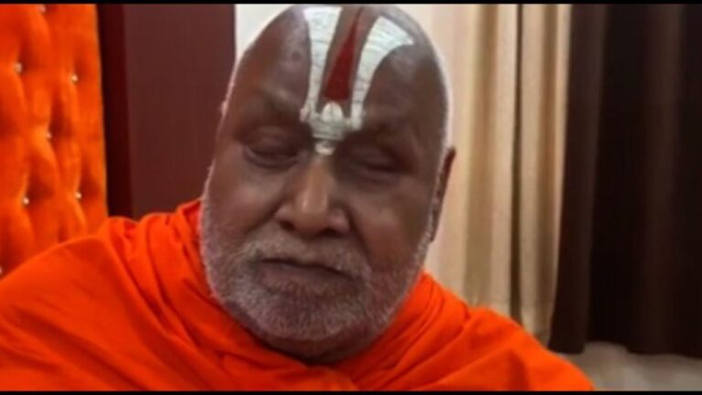 रामदेव के बाद Jagadguru Rambhadracharya की प्रतिक्रिया, बांग्लादेश हिंसा पर Hinduism की सुरक्षा की अपील