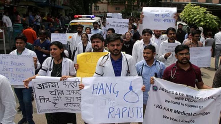 Doctors Strike: कोलकाता हत्या के खिलाफ दिल्ली में डॉक्टरों की हड़ताल जारी, आज होगा विरोध मार्च