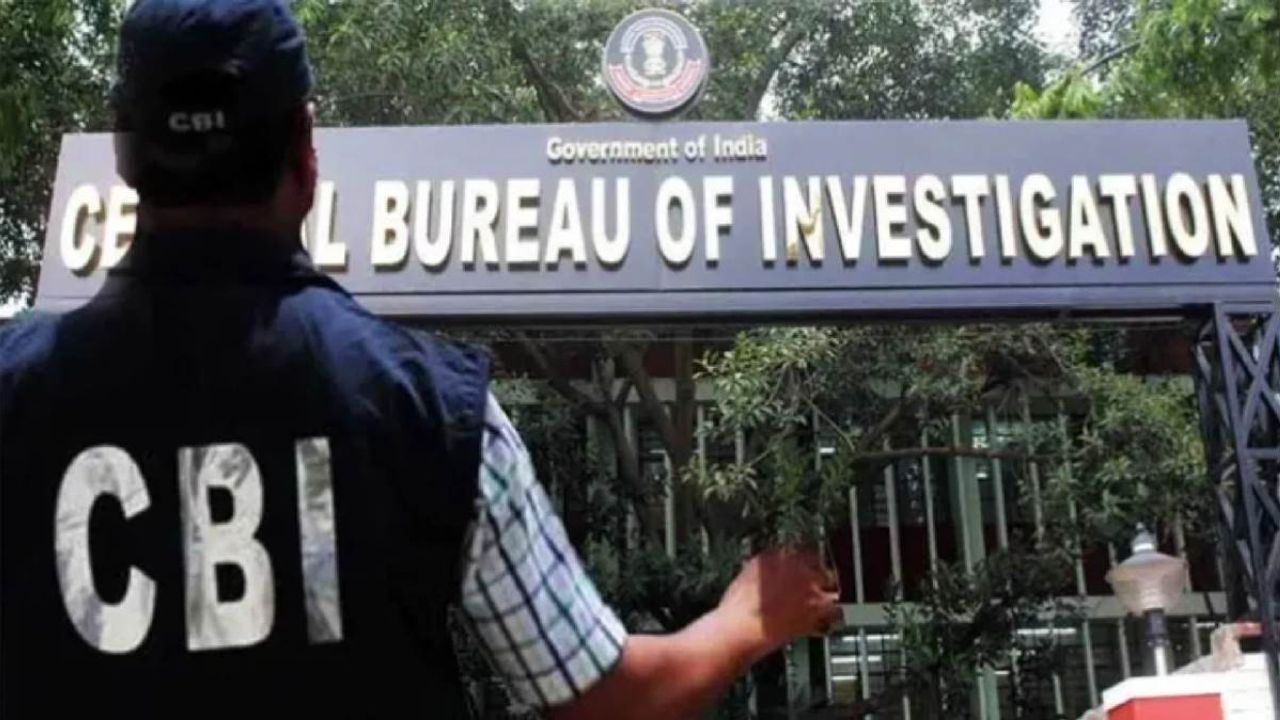 CBI द्वारा 20 साल से तलाश किया जा रहा व्यक्ति एक आध्यात्मिक गुरु निकला, विदेश भागने से पहले पकड़ा गया; कई बड़े घोटाले किए