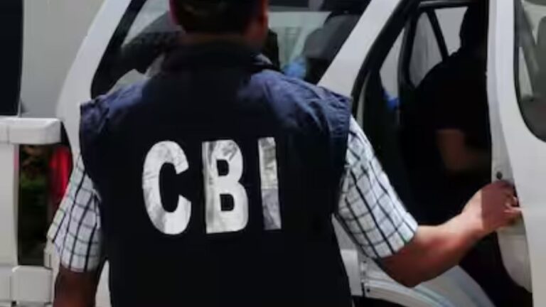 CBI द्वारा 20 साल से तलाश किया जा रहा व्यक्ति एक आध्यात्मिक गुरु निकला, विदेश भागने से पहले पकड़ा गया; कई बड़े घोटाले किए