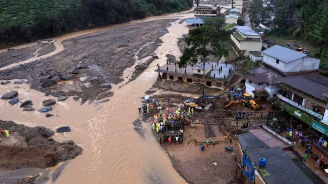 Wayanad landslides: ISRO ने सैटेलाइट तस्वीरों से बताया केरल में भूस्खलन ने कैसे मचाई तबाही