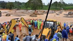 Wayanad Landslide: सेना ने बचाव अभियान में दिखाई वीरता, उफनती नदी पर बना रही लोहे का पुल