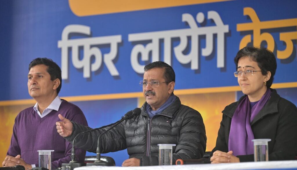 kejriwal aap press conference priest allowance