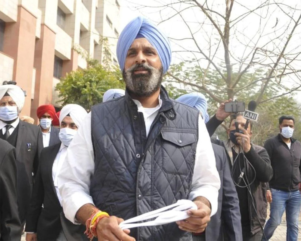 punjab-vigilance-raids-sad-leader-majithia-s-residence-in-amritsar-2025-06-25