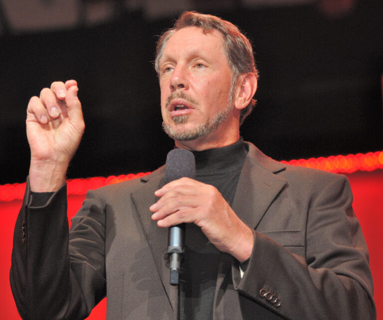 Larry_Ellison_on_stage.jpg