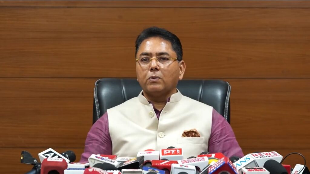 पेट्रोल-डीज़ल महंगा होते ही BJP पर भड़की AAP, अमन अरोड़ा बोले- जनता की जेब पर हमला