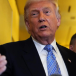 trump-speaking-to-reporters-abord-the-air-force-one.png