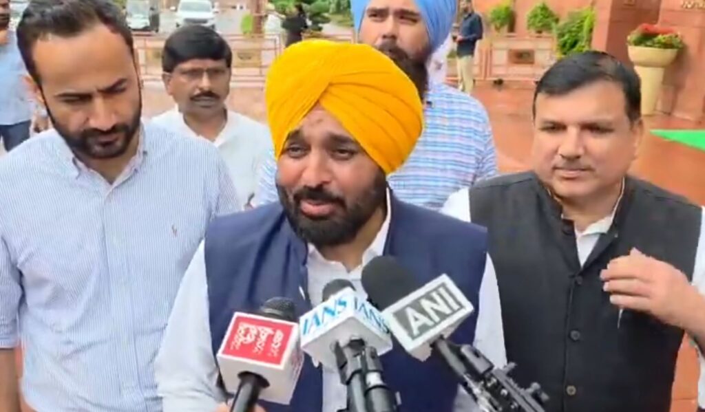 दिल्ली संसद भवन से सीएम भगवंत मान का संदेश, लोकतंत्र में संवाद और सम्मान जरूरी
