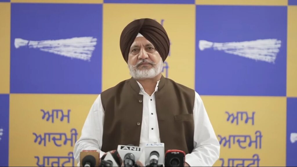 ‘देश की जवानी और किसान दोनों सड़कों पर’, बलतेज पन्नू ने केंद्र सरकार पर साधा निशाना