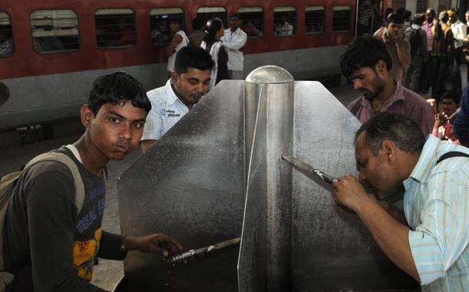 रेलवे स्टेशनों पर पानी की गुणवत्ता पर CAG का बड़ा खुलासा, कई जगह मिला E. coli