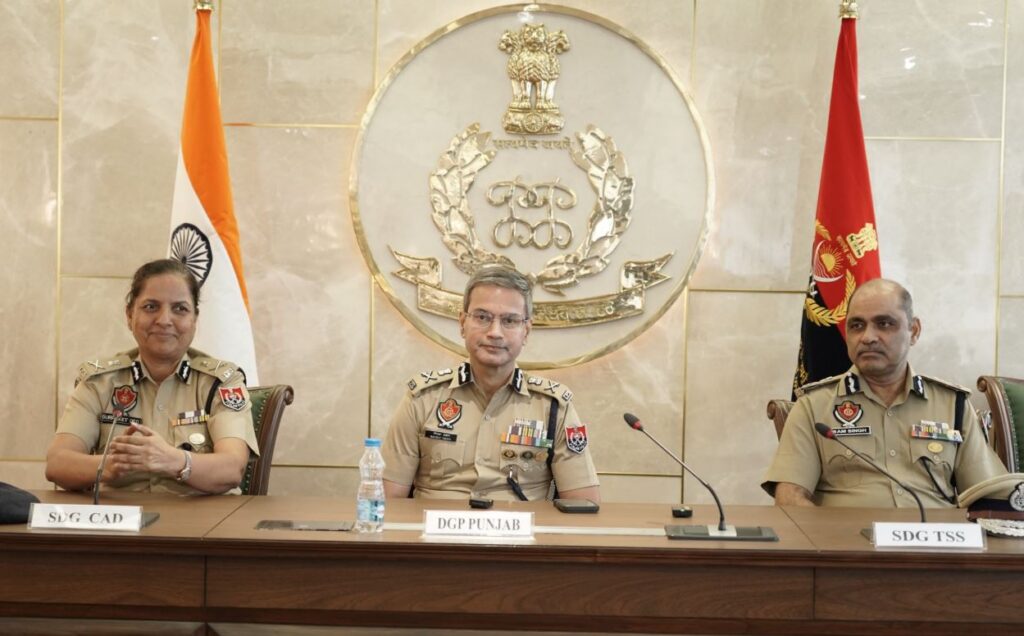 पंजाब पुलिस मुख्यालय पहुंचे 21 IPS प्रोबेशनर, डीजीपी गौरव यादव ने की मुलाक़ात