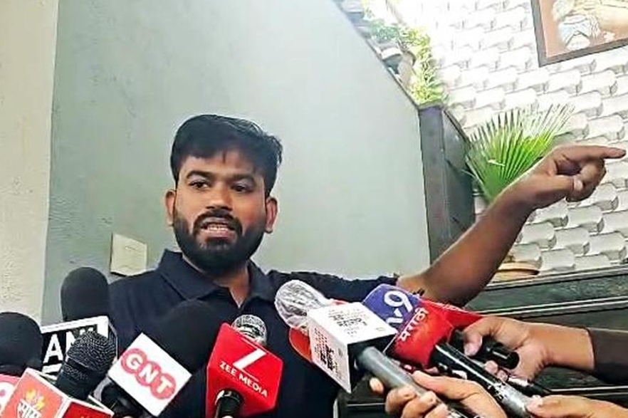 15 अगस्त से गांवों के सरकारी स्कूलों को सुधारने की मुहिम, अभिजीत दीपके का बड़ा ऐलान
