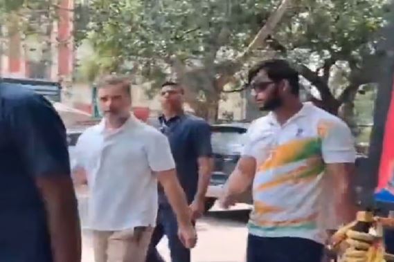 पैलेट गन मामले में राहुल गांधी active, पीड़ित साहिल को साथ लेकर पहुंचे संसद मार्ग थाना